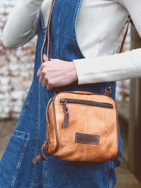 Capture Crossbody - Tan Teak Rustic