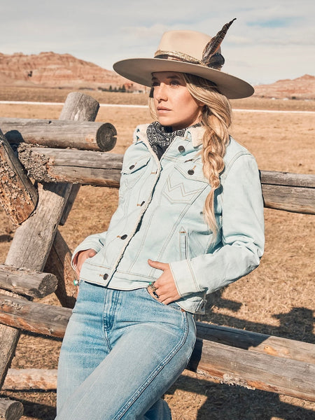 Women’s Wrangler Retro® Sherpa Lined Western Denim Jacket In Bleached Denim