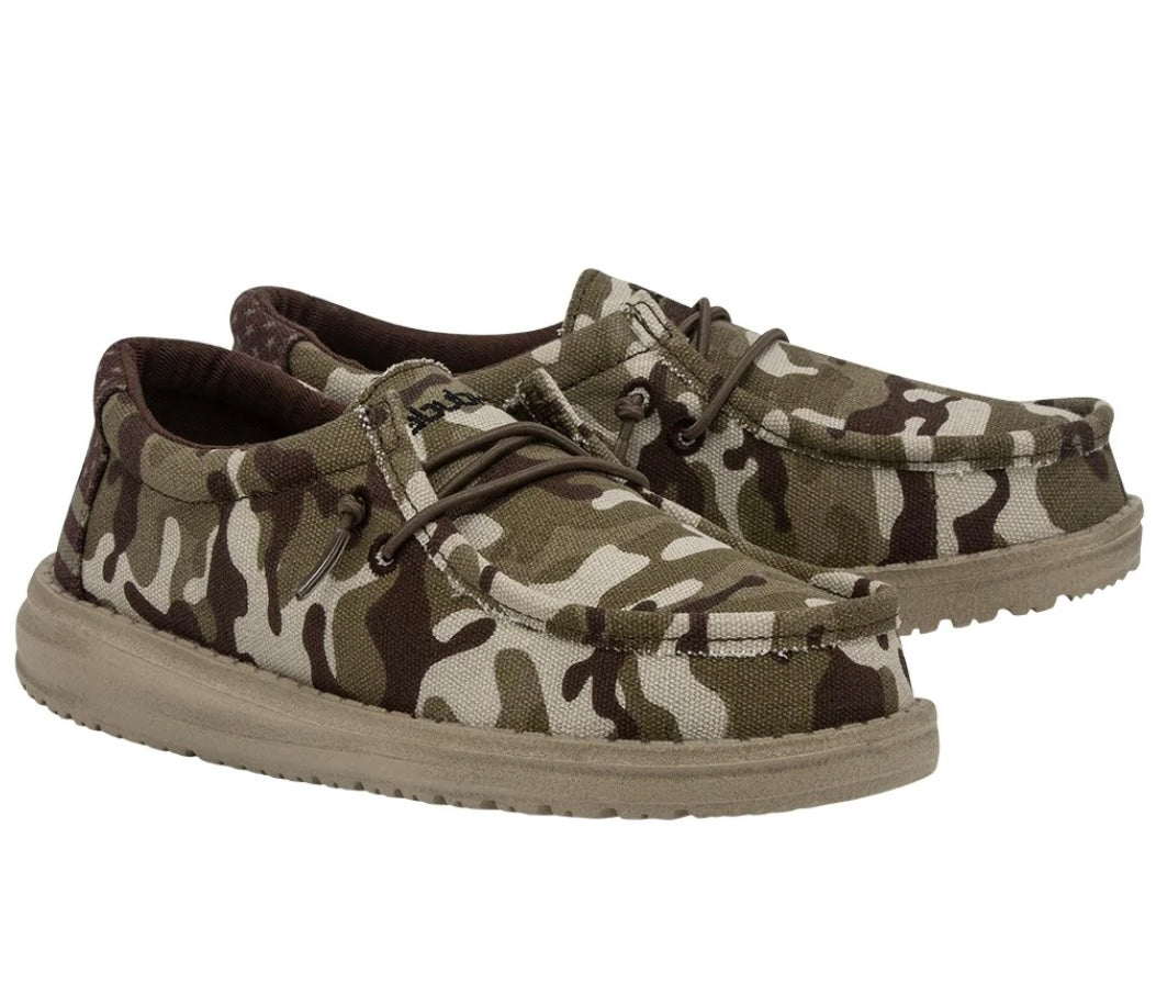 Youth on sale camo shoes