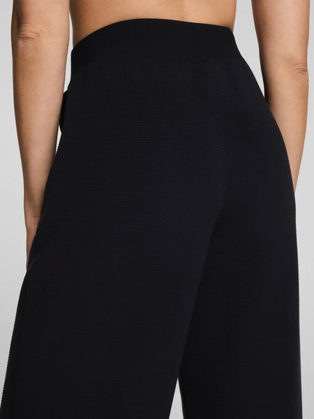 SPANX Air Essentials French Rib Barrel Leg Pant - Very Black