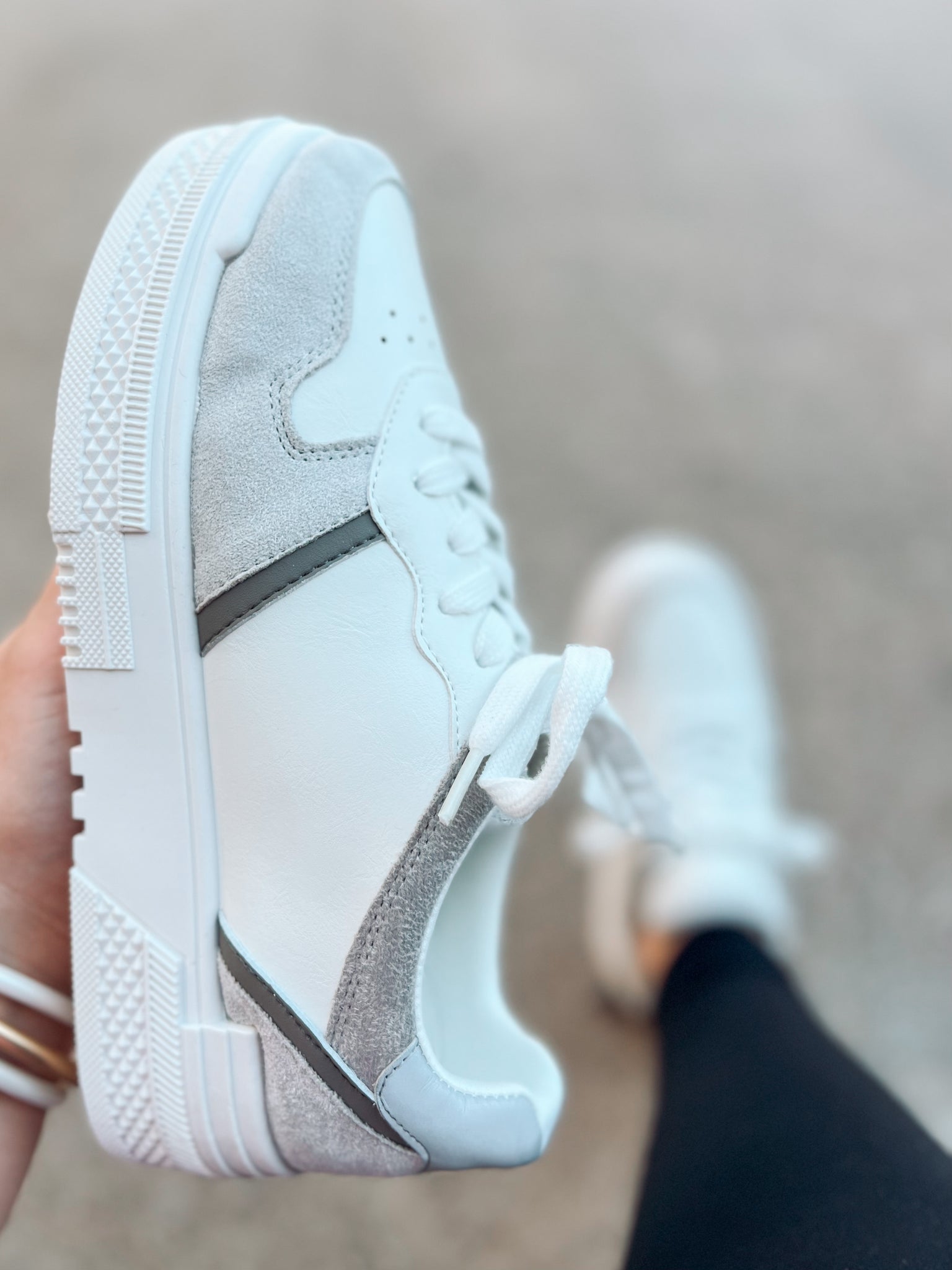 Kickss Sneakers- White/Grey