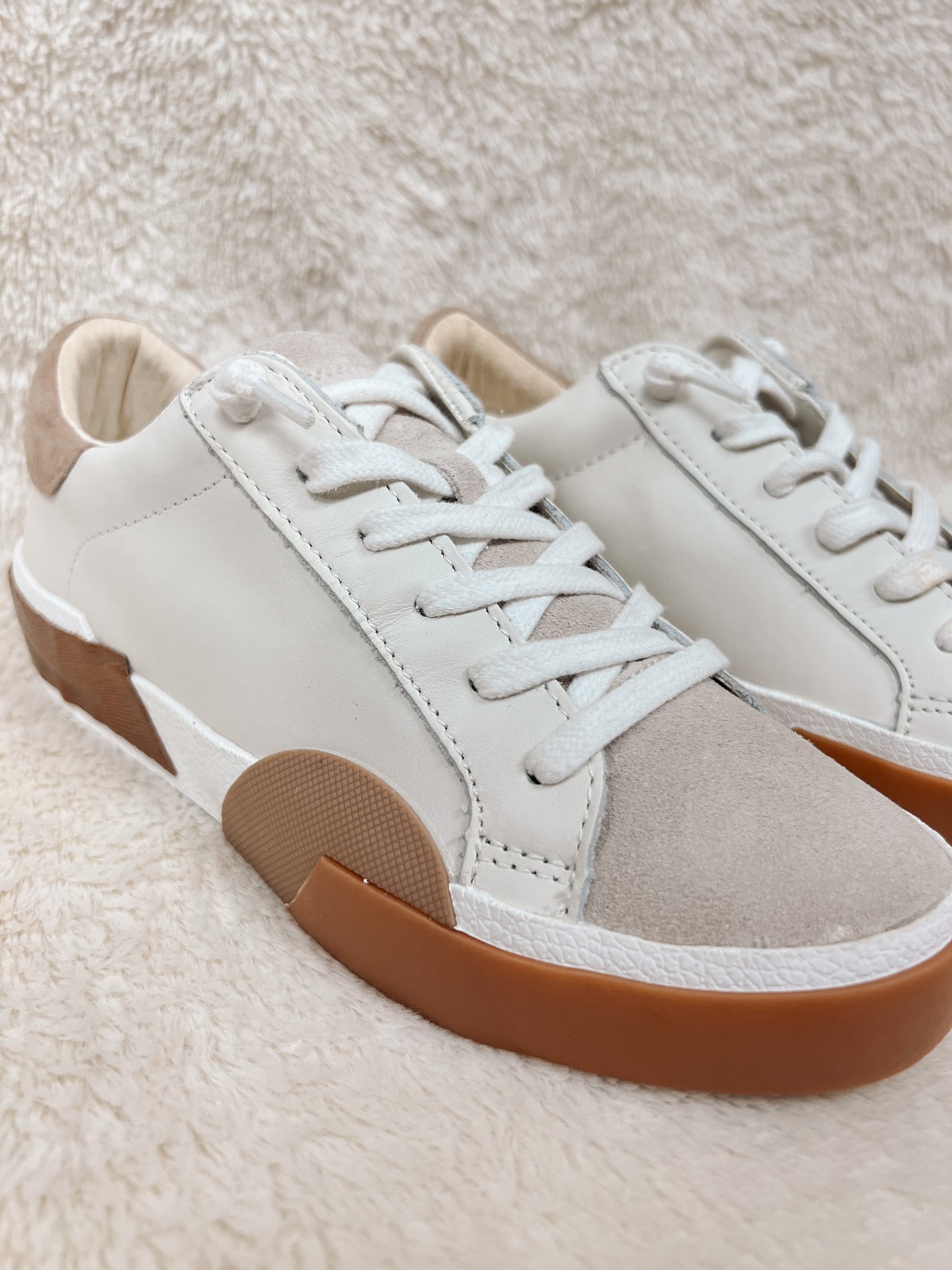 DV Zina Sneakers- White/Tan