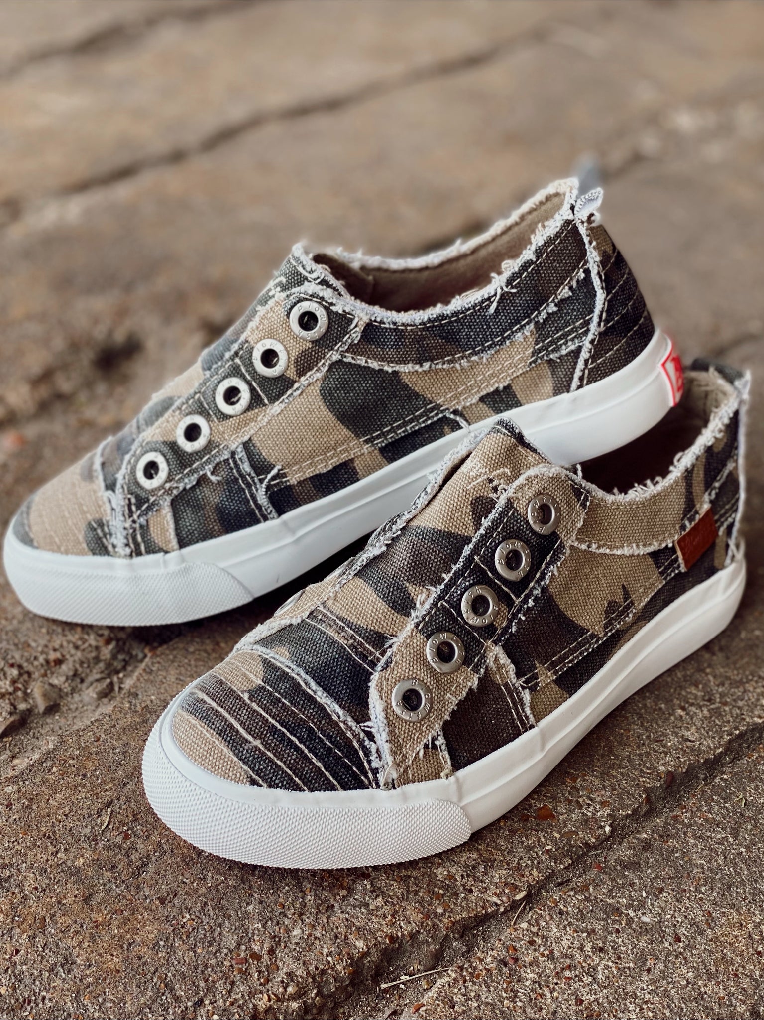 Kid's Blowfish Sneakers- Camo